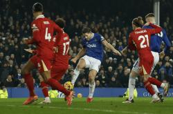 埃弗顿球员受伤，英超战场愈加艰难