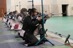 射击选手稳扎稳打，百发百中