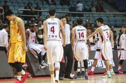 浙江队主场不敌新疆男篮，寻求突破