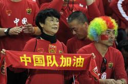 球队精神风貌鼓舞球迷，引领球队向胜利前进