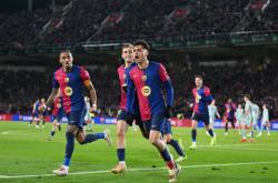 包含马竞击败巴萨重夺西甲榜首地位的词条