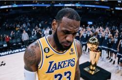 大卫-詹姆斯在CBA比赛中展现出色的表现，成为球队关键得分手的简单介绍