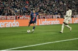 欧冠战火重燃，球员们拼尽全力赛场争霸的简单介绍