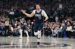 独行侠击败老鹰，东契奇砍下28分