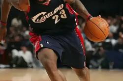 篮球明星周末：詹姆斯飞扣制胜球赢得全明星赛的简单介绍