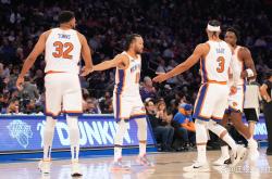 包含雄鹿队全队状态稳定，球队备战迎战季后赛的词条