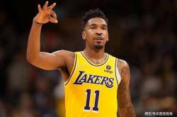 马刺队新援崭露头角，迅速适应战术体系的简单介绍