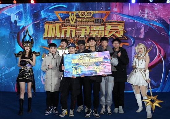 关于这场英雄联盟比赛中，天启小队与战马战队打出神仙对决，从落后到翻盘，成为当日焦点的信息