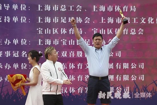 球队赛事颁奖典礼当晚，荣耀演绎登场
