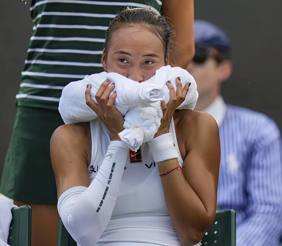 网球巨星转战足球，加入女子球队