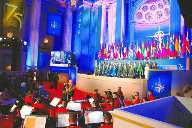 包含荷兰力克乌克兰，赢得晋级先机的词条