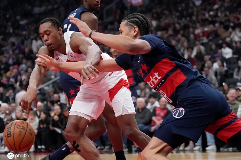 包含猛龙球员贡献双双，击败对手取得连胜的词条