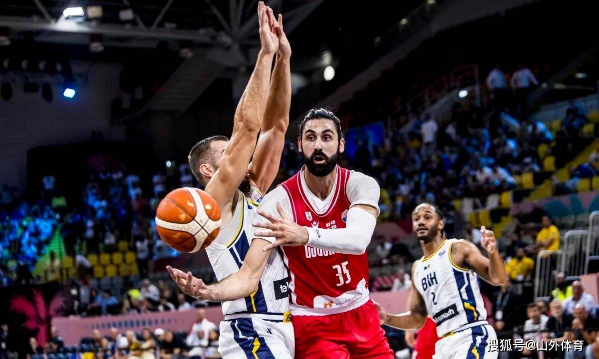 波黑队在比赛中战胜了克罗地亚队，顺利晋级