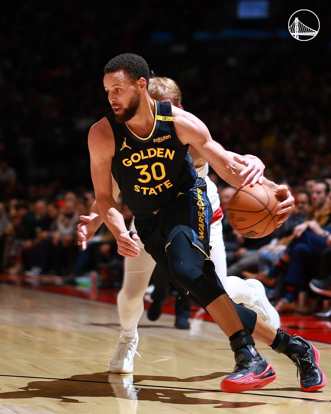 包含猛龙大胜勇士，东部九连胜引人注目的词条