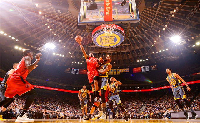 猛龙主场大胜公牛，继续蝉联首位