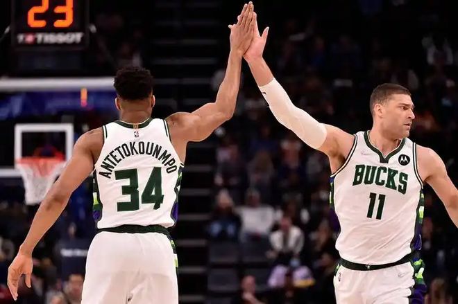 雄鹿胜公牛，字母哥29分