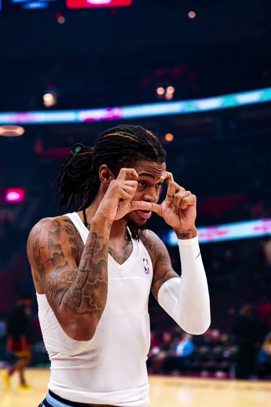 灰熊客场击败马刺，莫兰特狂轰40分