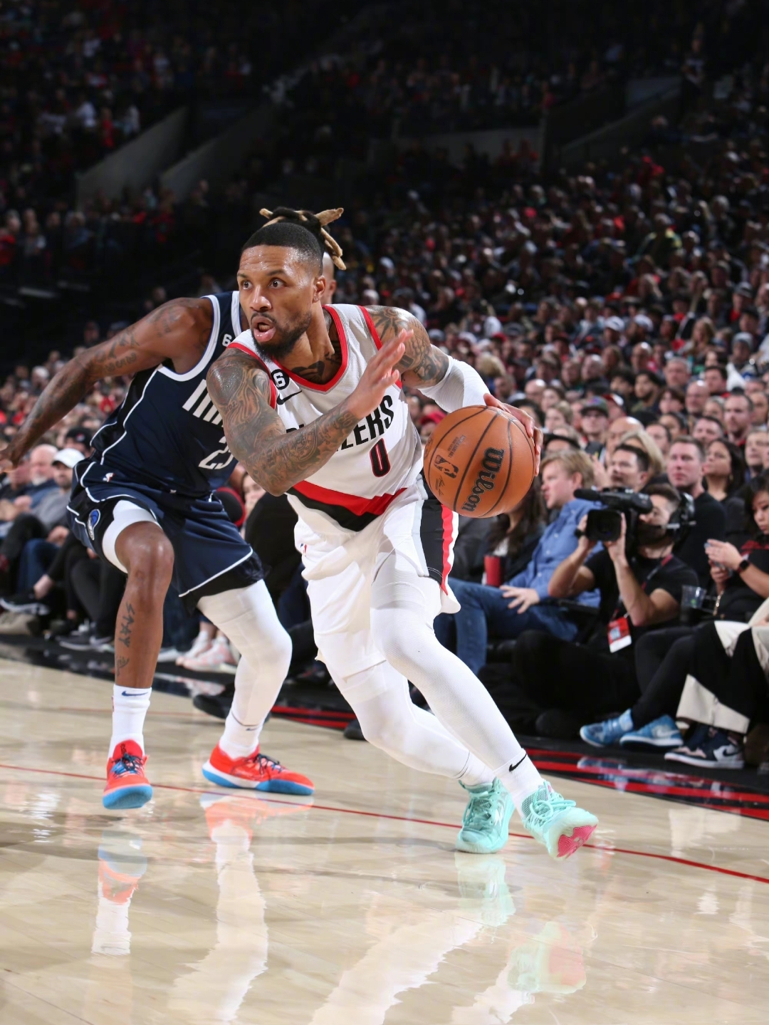 开拓者队战胜篮网队，利拉德独揽40分