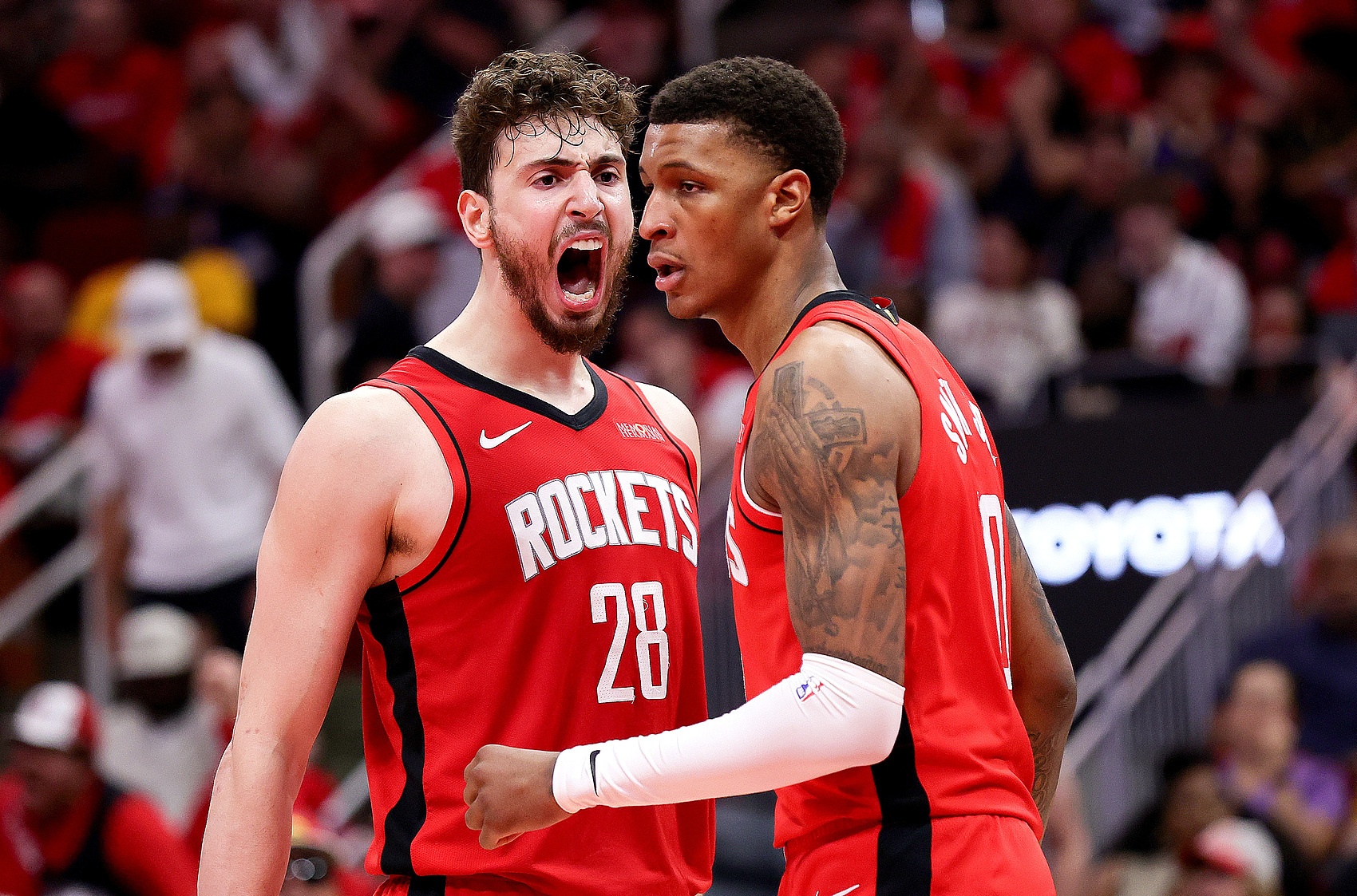 太阳队逆转战胜雄鹿，展现出强烈的求胜欲望的简单介绍