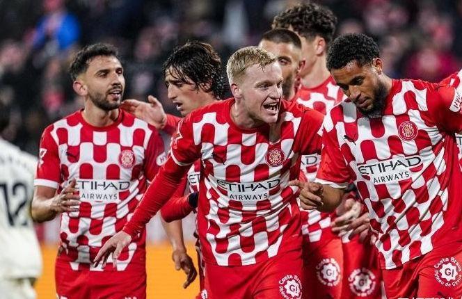 包含贝蒂斯后防漏洞频出，主场遭遇失败挫折的词条