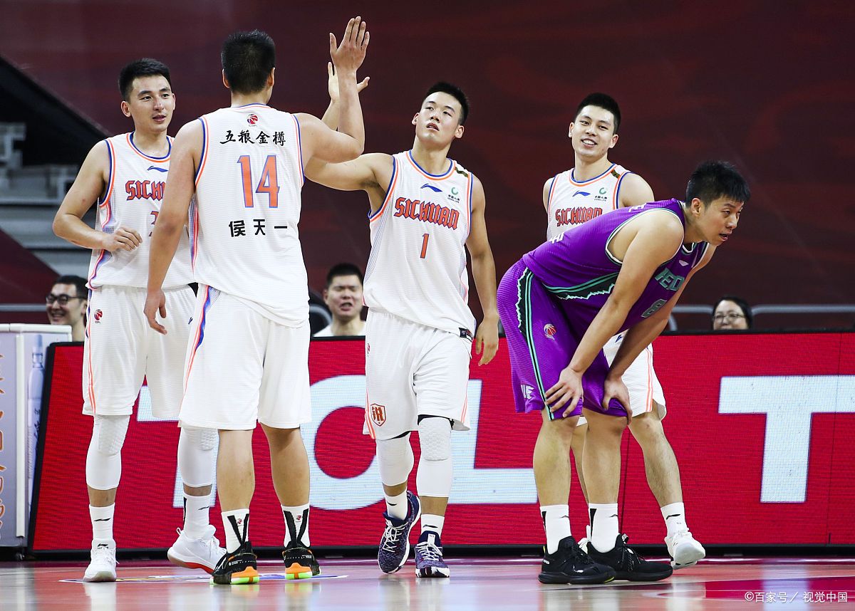四川男篮在比赛中表现抢眼,打破对手 四川男篮在比赛中表现抢眼,打破对手