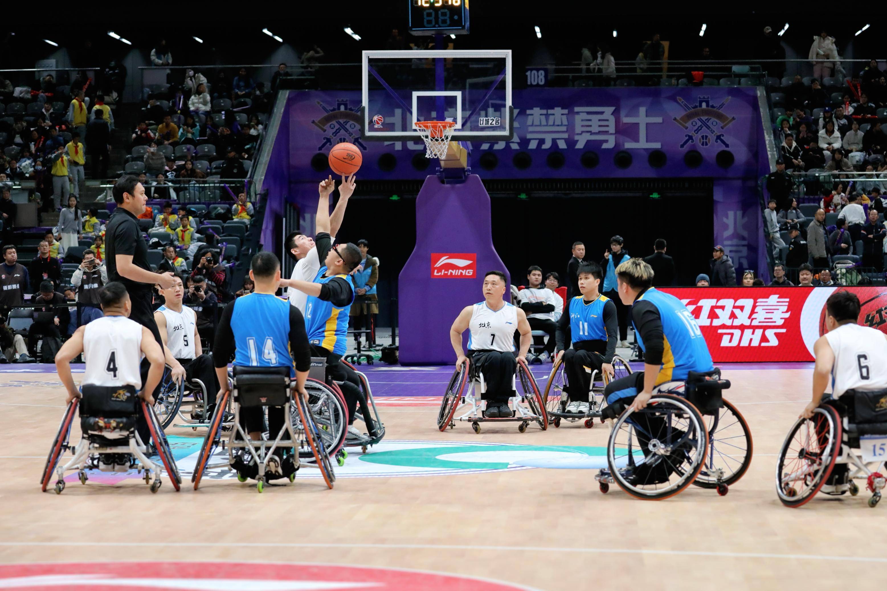 体育精神在篮球场上持续传承