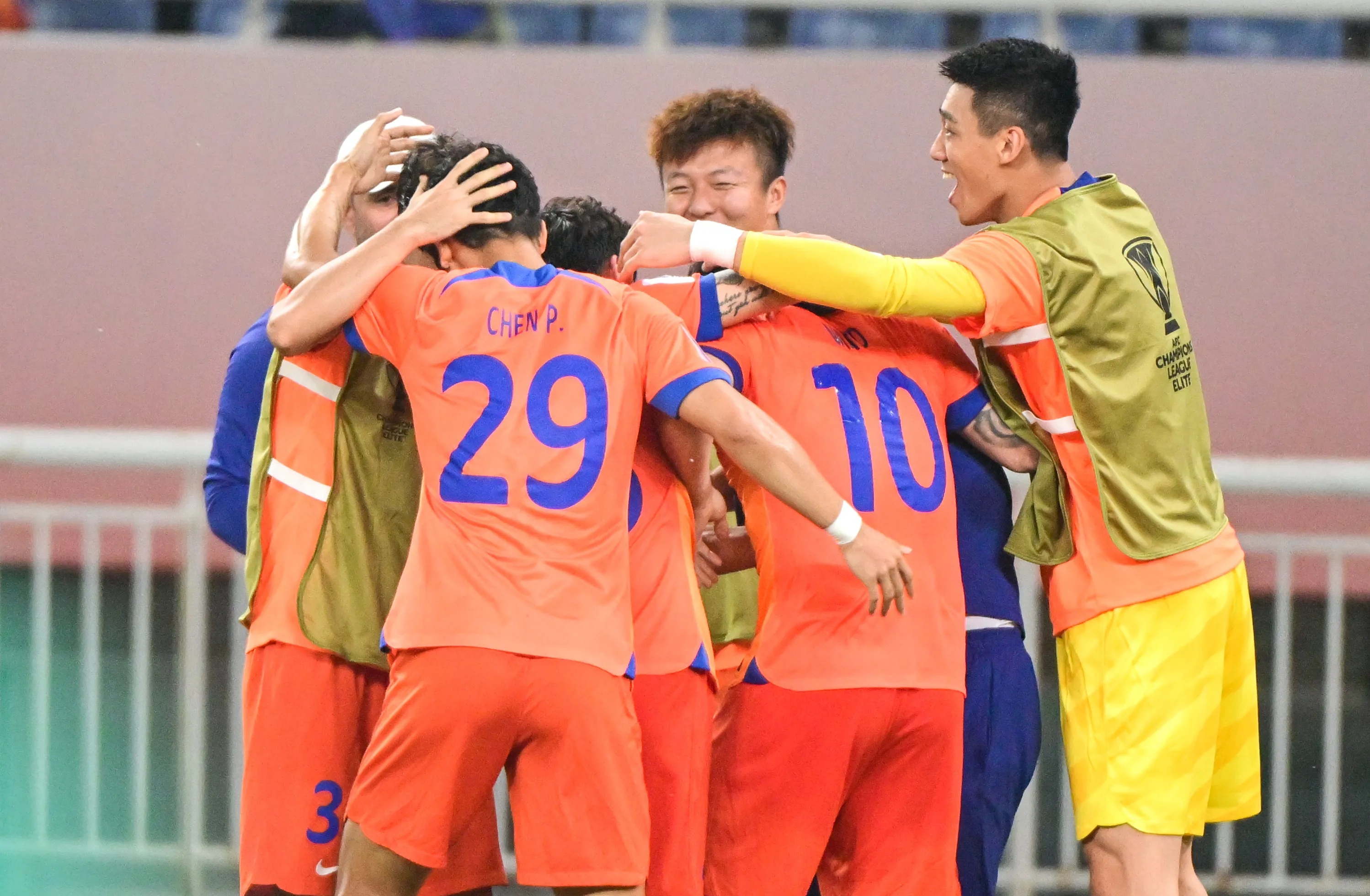 关于顶级比赛不停歇!中超球队备战角逐赛季荣耀的信息 关于顶级比赛不停歇!中超球队备战角逐赛季荣耀的信息