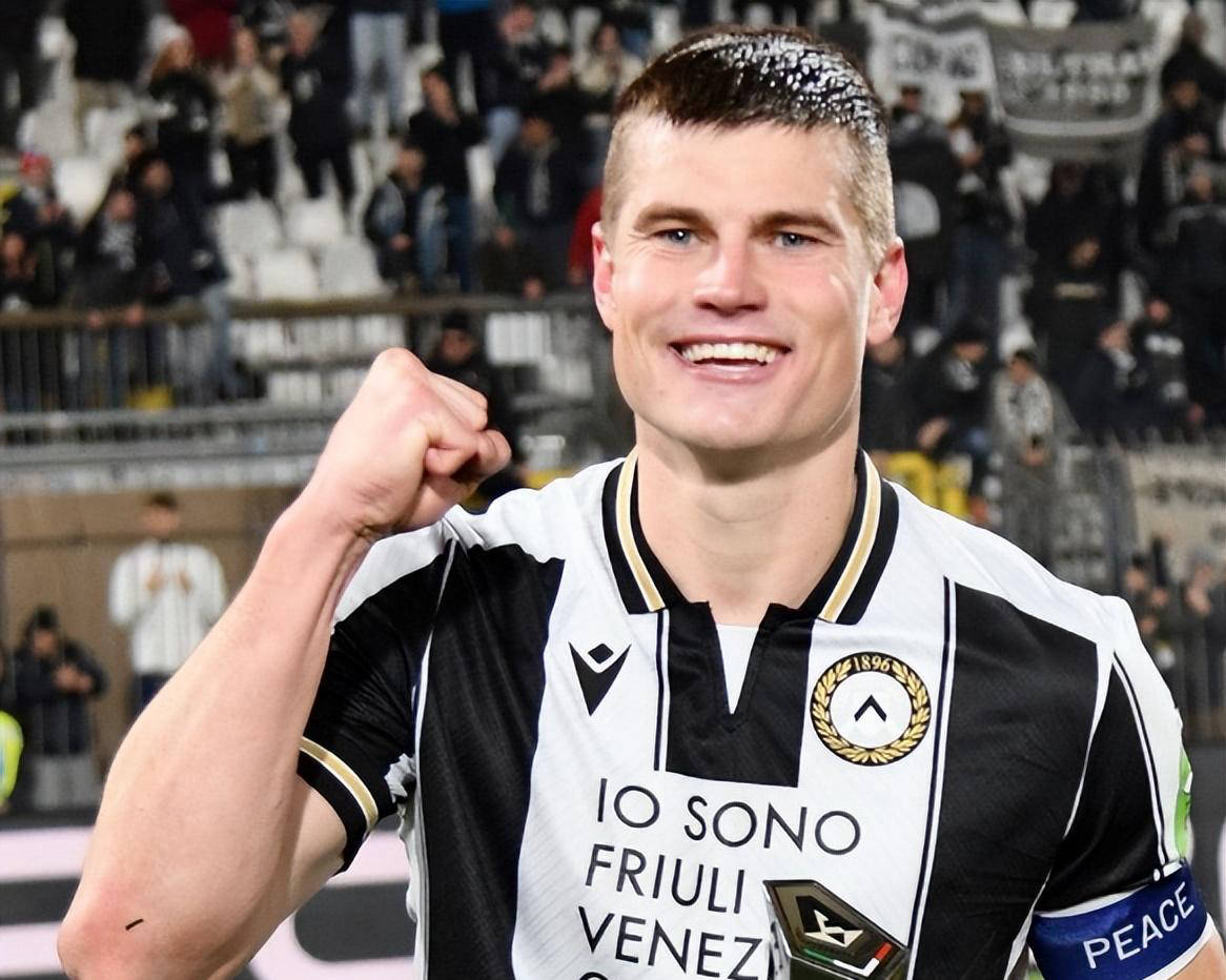 丹麦足球新星获得国家队首秀,表现抢眼 丹麦足球新星获得国家队首秀,表现抢眼