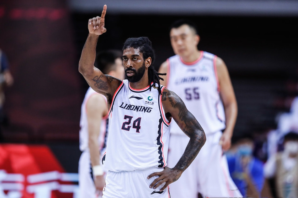 青海队与新疆队的比赛火爆上演 青海队与新疆队的比赛火爆上演